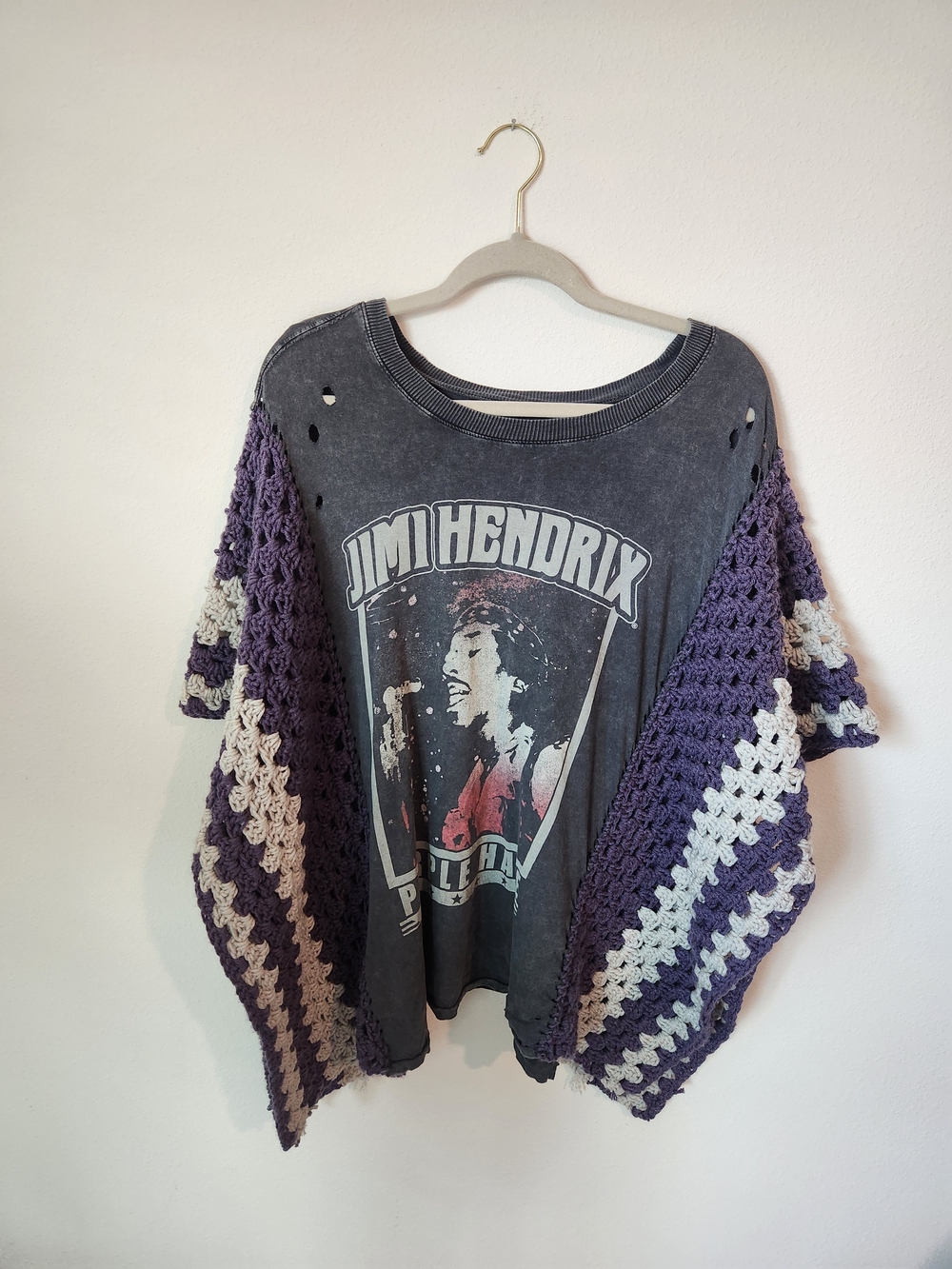 Graphic Crochet-Sleeve Oversized Top- Purple/Gray